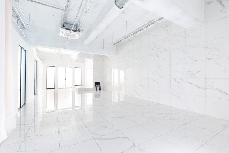 引きも充分な空間で多様な演出を