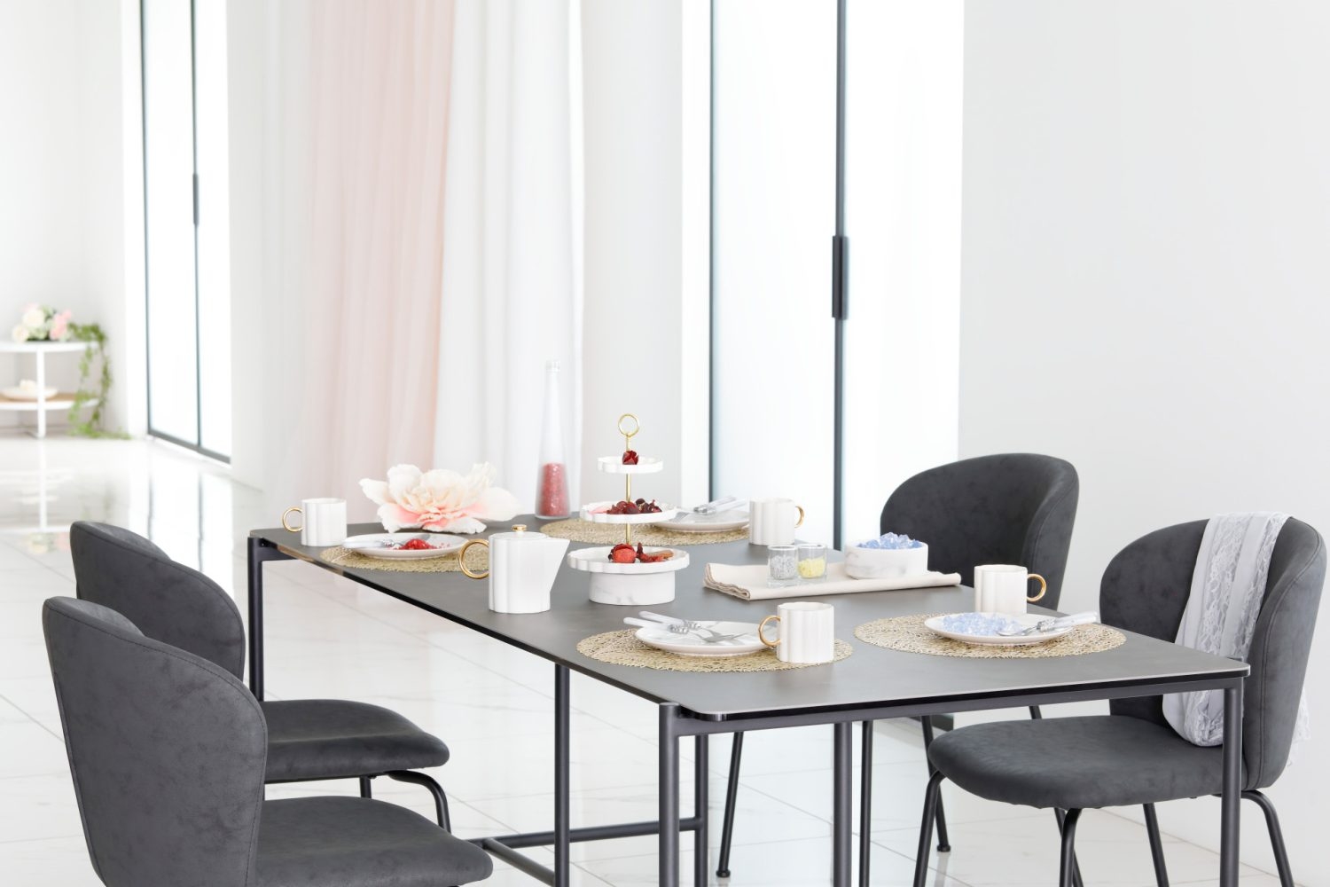 やわらかな光のダイニングシーン