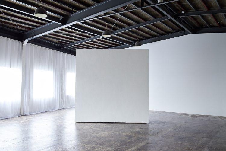 3m×3m可動式白い漆喰壁