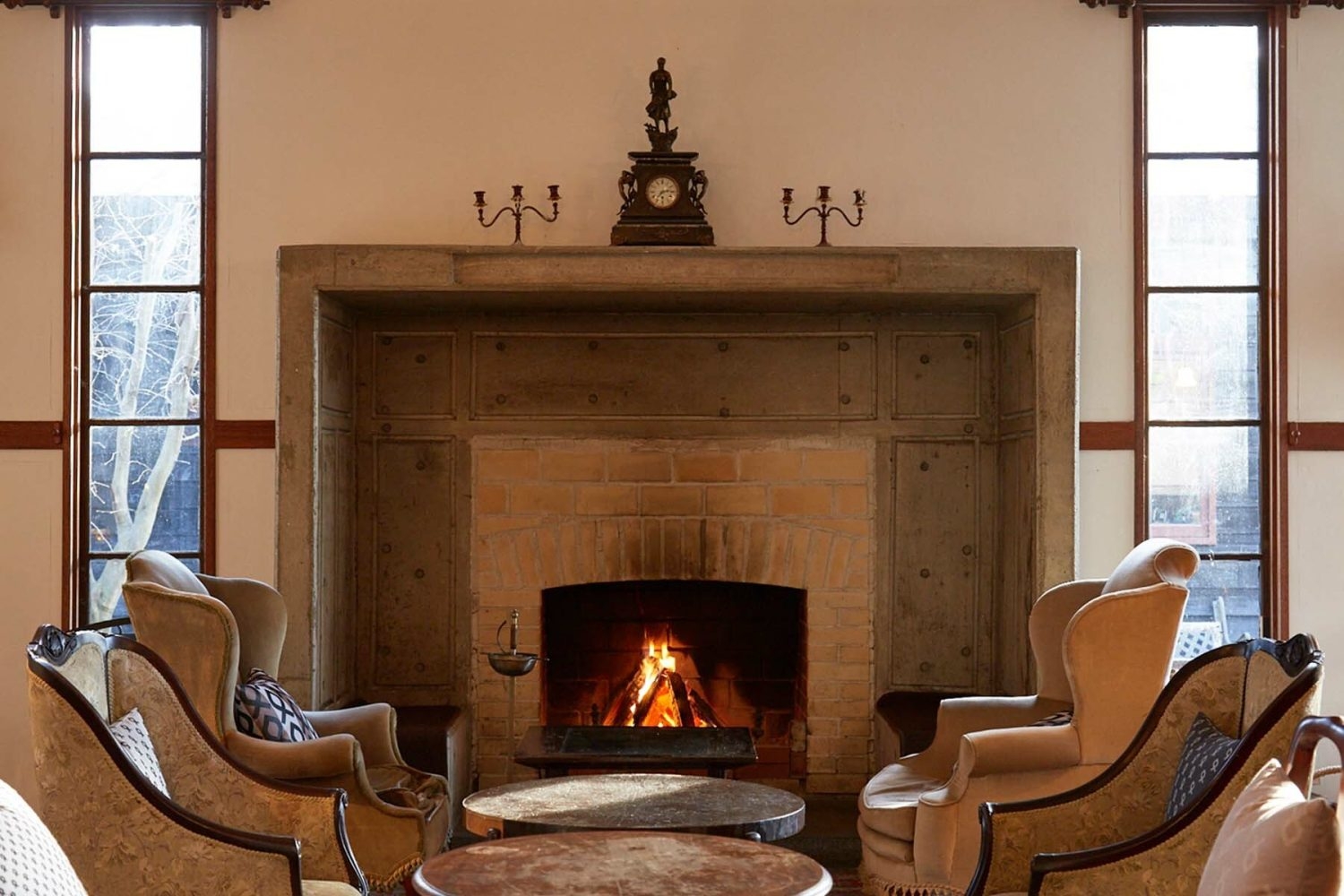 ラウンジの暖炉