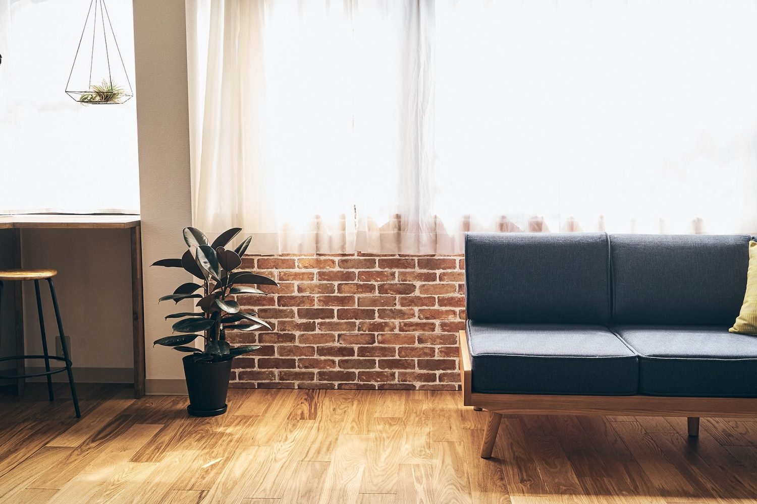 2F 壁はパネルでアレンジ可能(煉瓦)