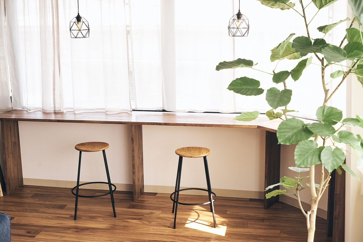 2F 壁付けカウンターテーブル