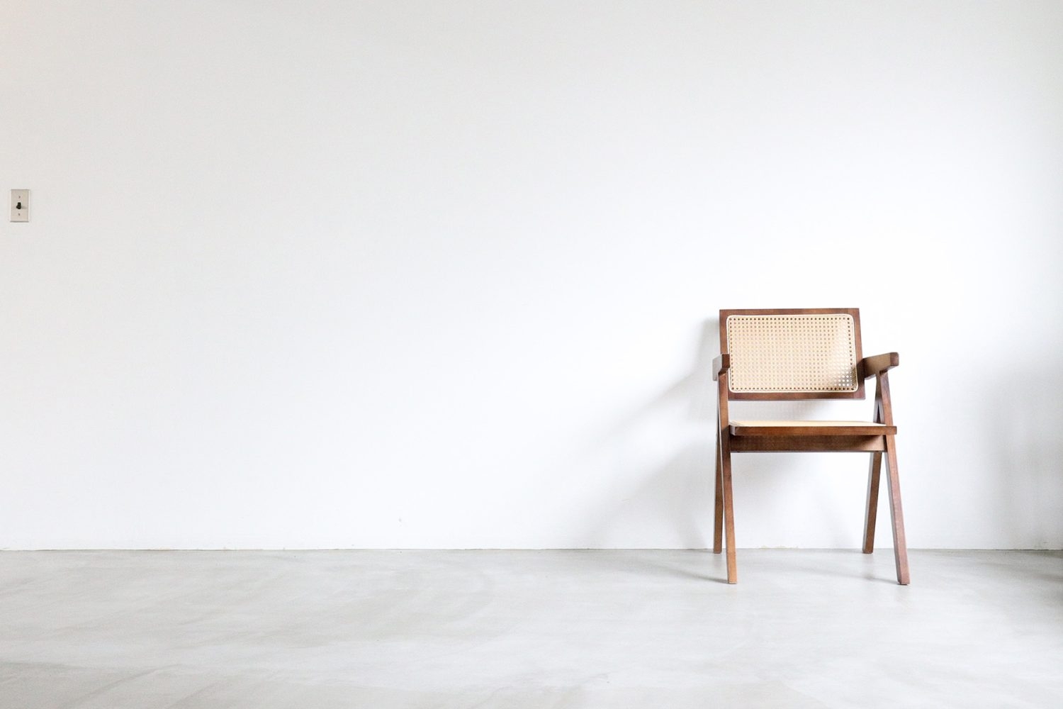 2F シンプルな白壁