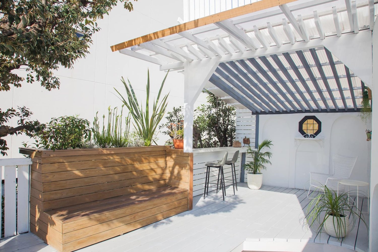 屋上エリア / ソフトな日射しの屋根付エリア