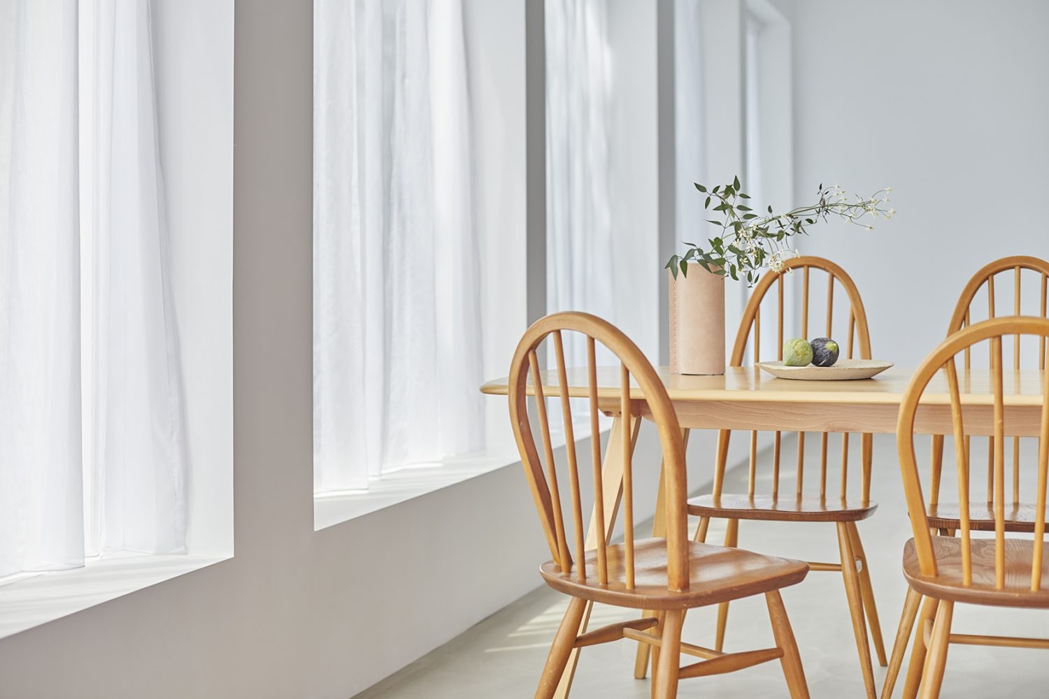 シンプルで連続した窓