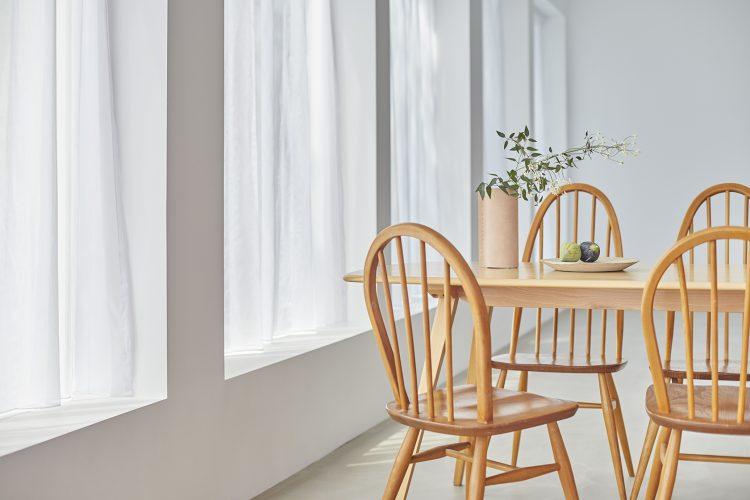 シンプルで連続した窓