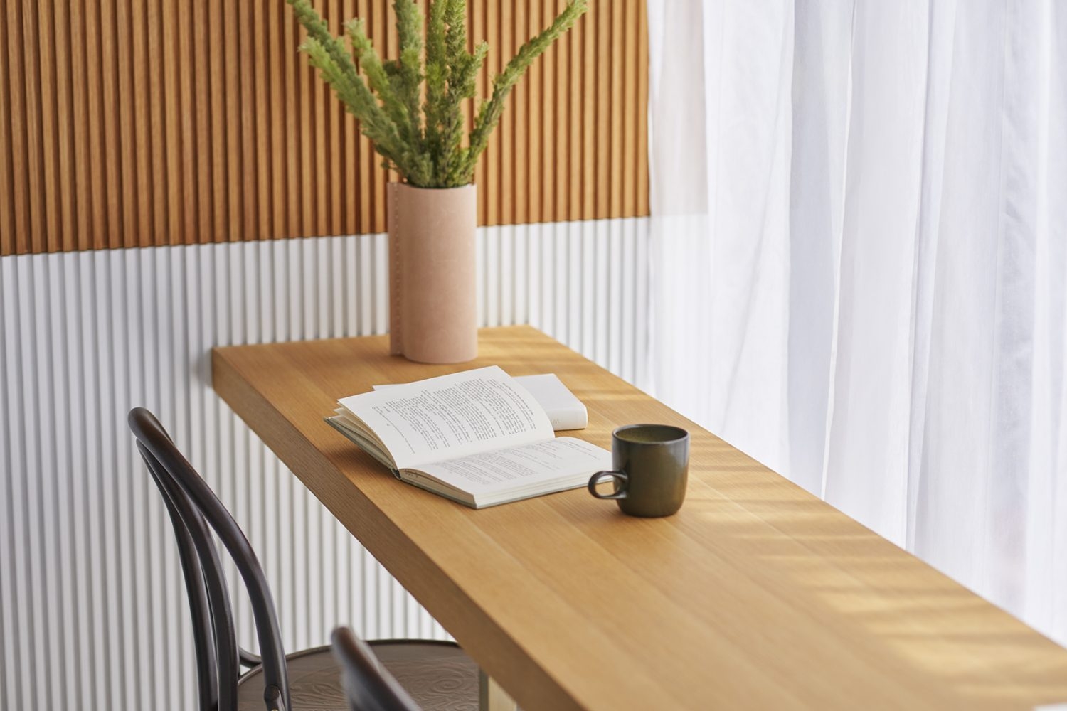 ハイカウンターとリブ壁