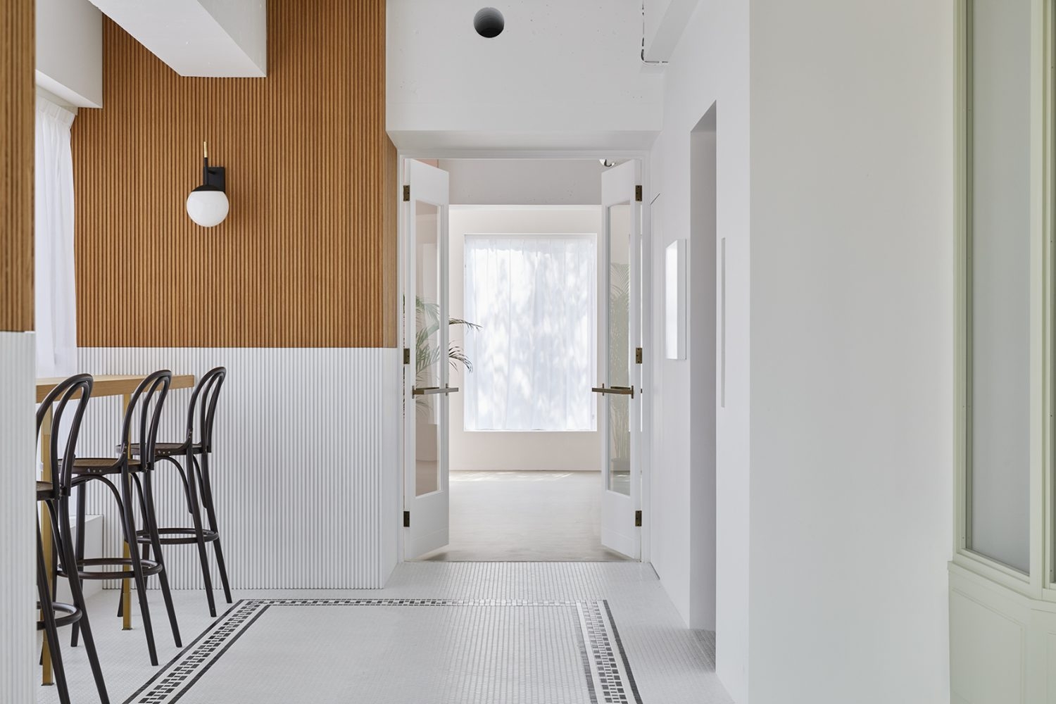 CAFEから見るAFloorの入口