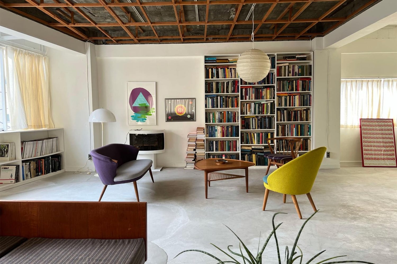 シートを張り替えたアンティーク北欧家具