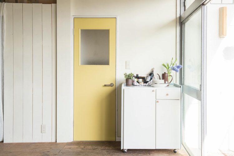 印象的な黄色のドア