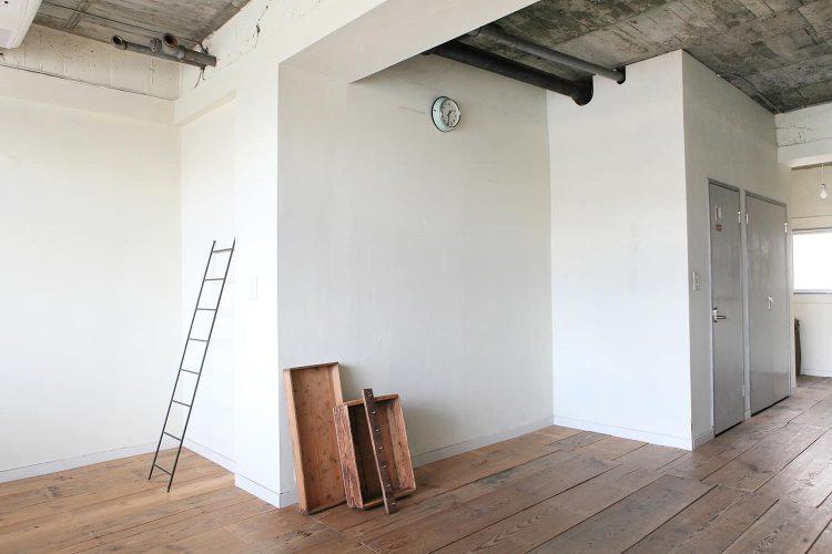 白壁のコーナー