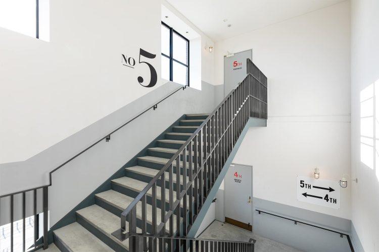 階段もお洒落に撮影出来ます