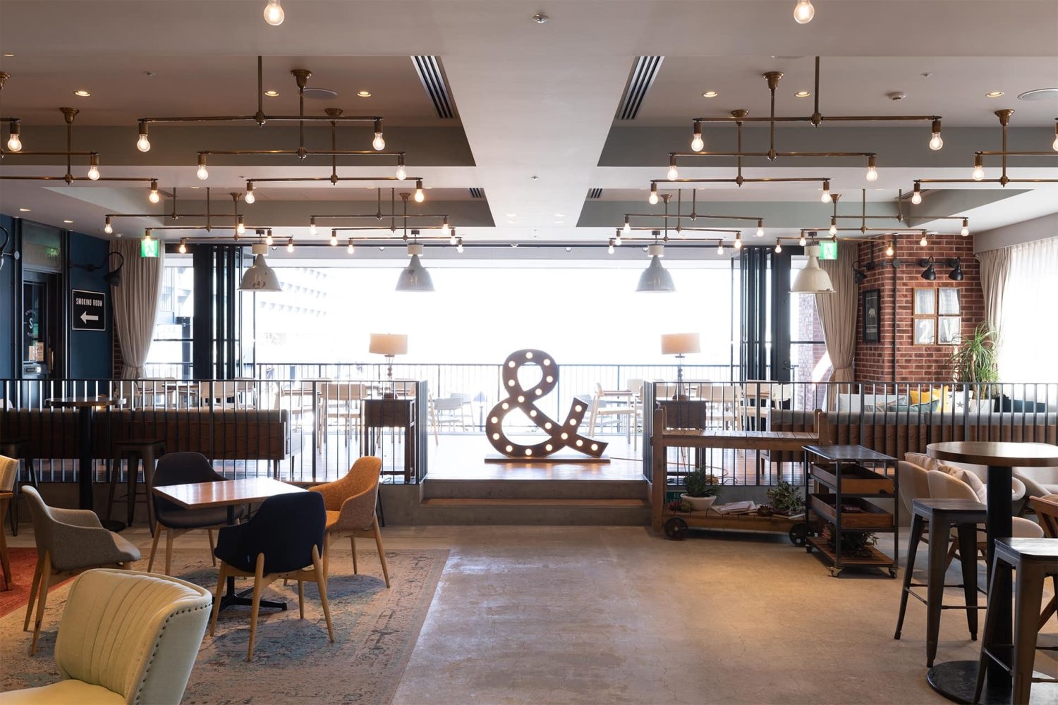 ラウンジエリア正面寄り(正面扉オープン)