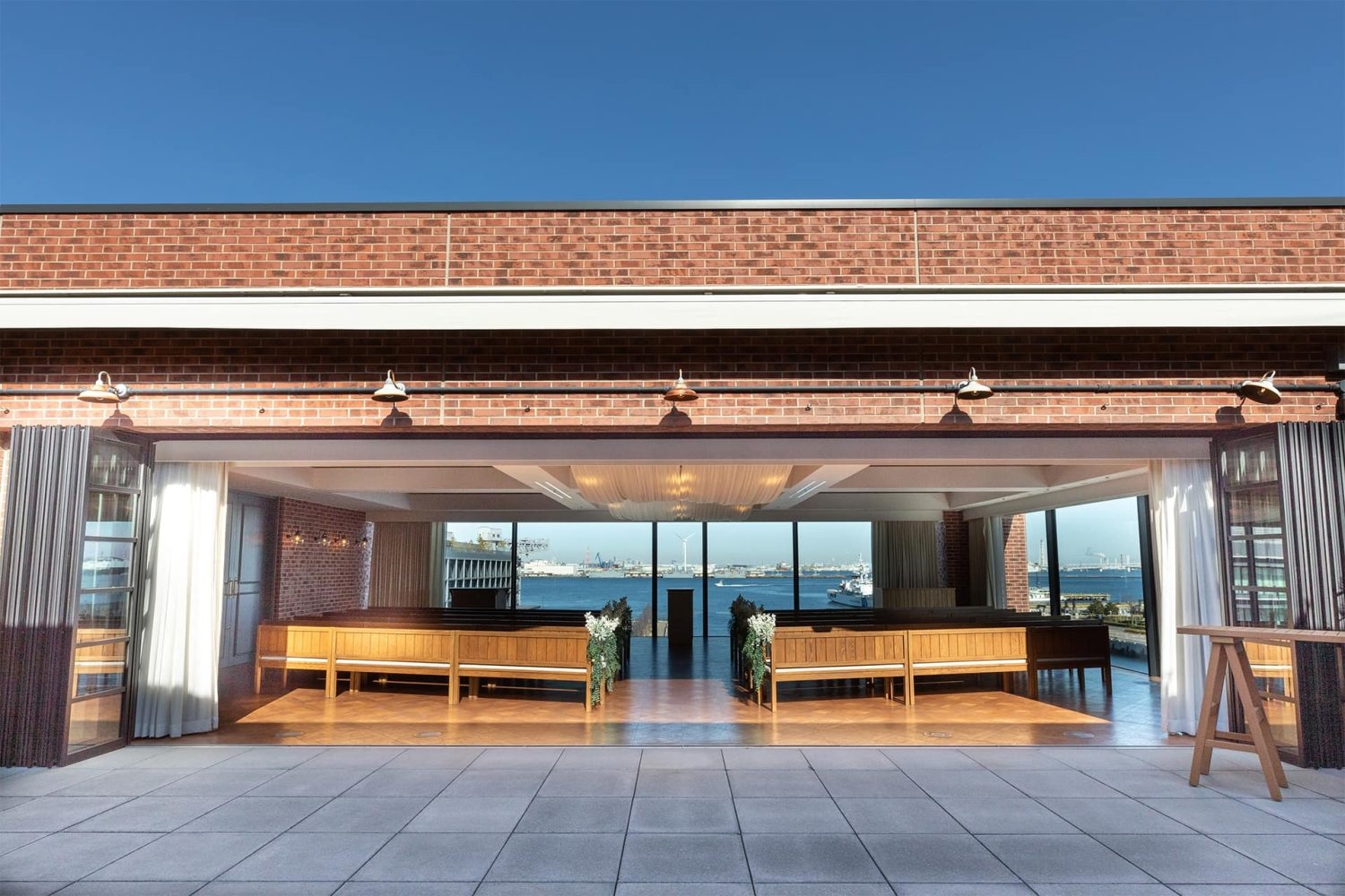 5F 空が広がるチャペル&テラス