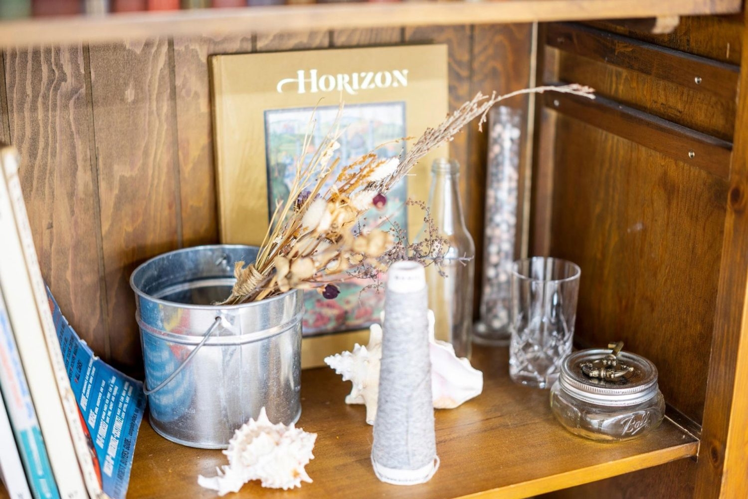 本棚中段部と小物