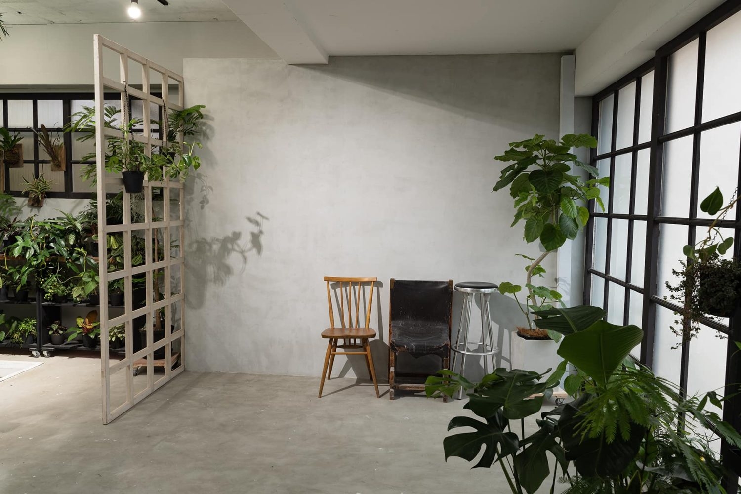 1F モルタル壁とモルタル床