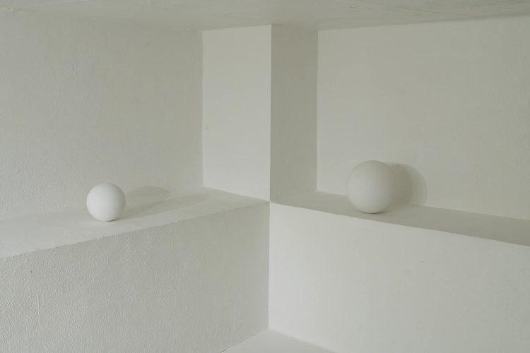 B1F コーナーと球体