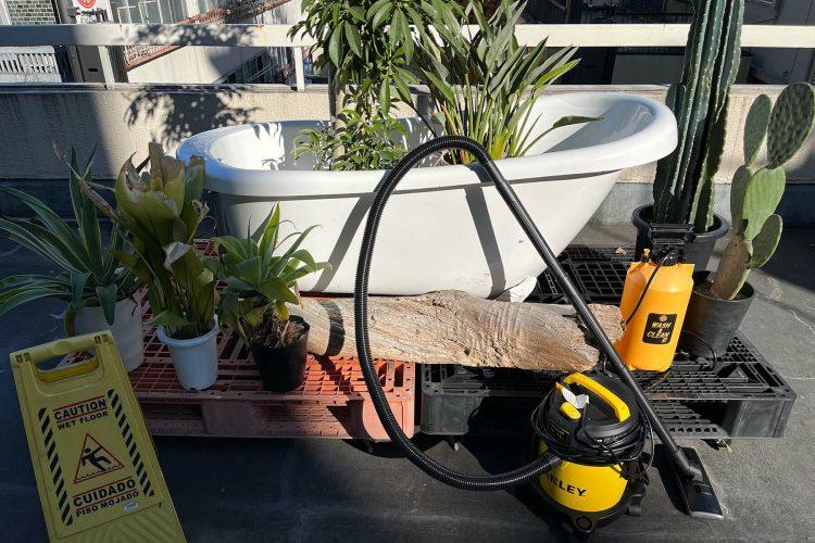 外におけるバスタブ