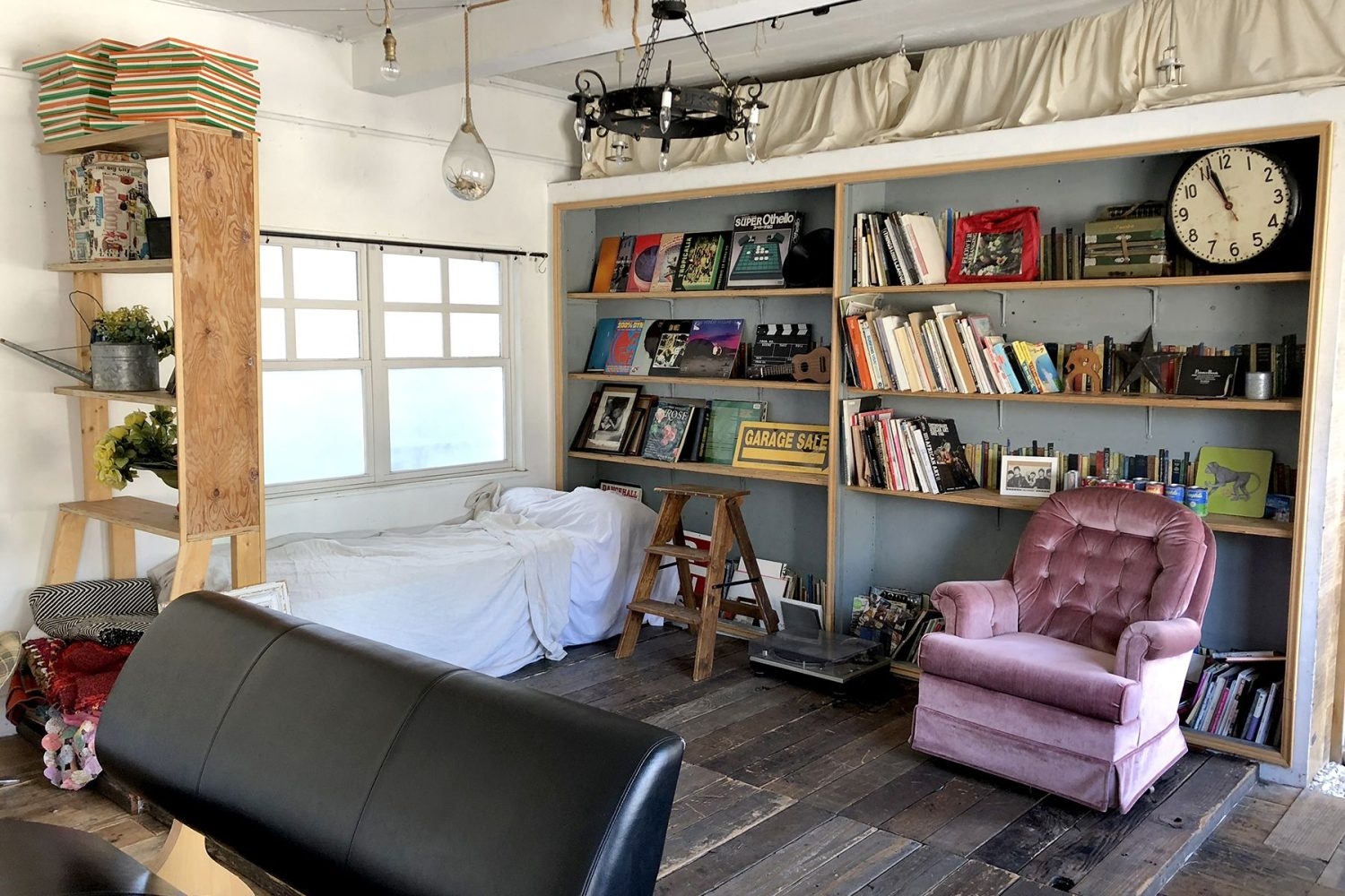 小さい棚は可動式