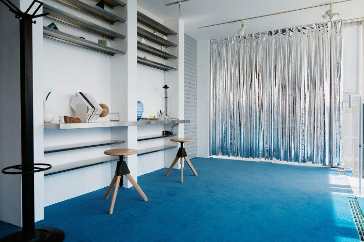 シルバーカーテン