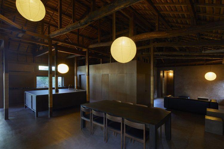 ダイニングからキッチン