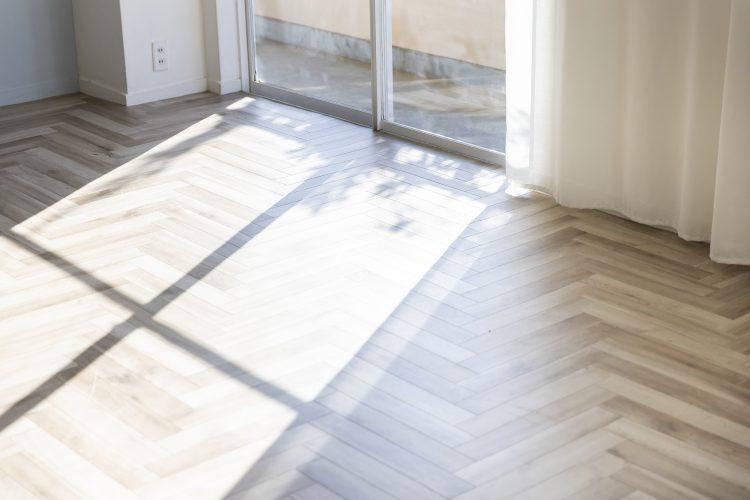 床に差し込む光