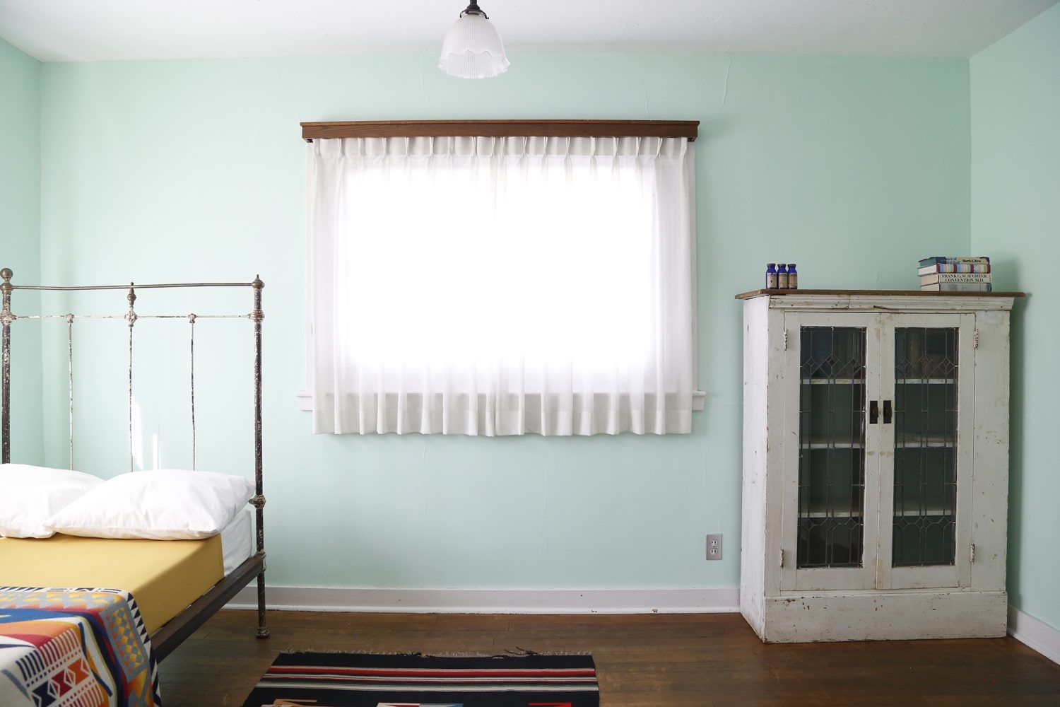 ヴィンテージブックシェルフとブックス