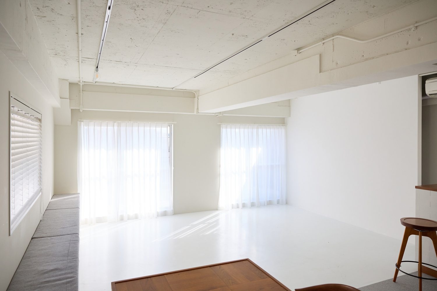 6F 白を基調としたシンプル空間