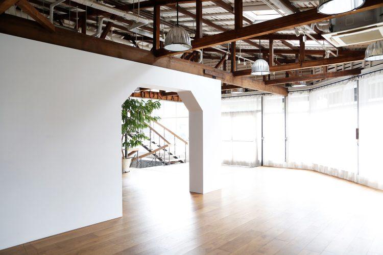 移動可能な白壁アーチ オーク材の床