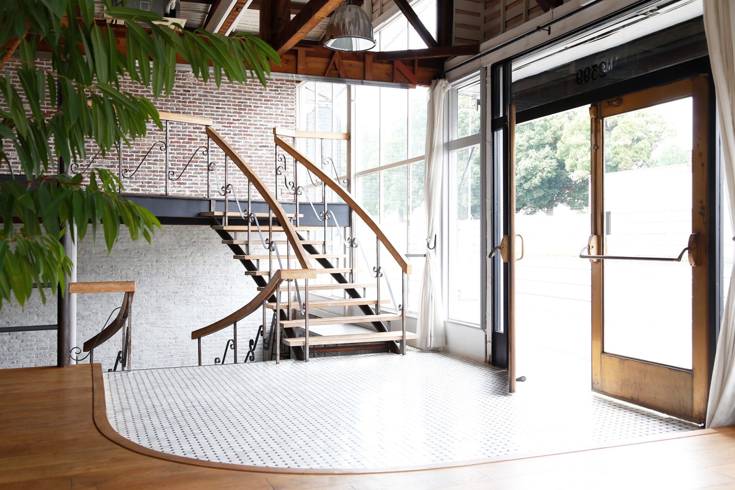 サブウェイセラミックスの床 階段