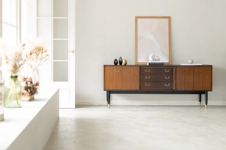 やわらかい光とチェスト