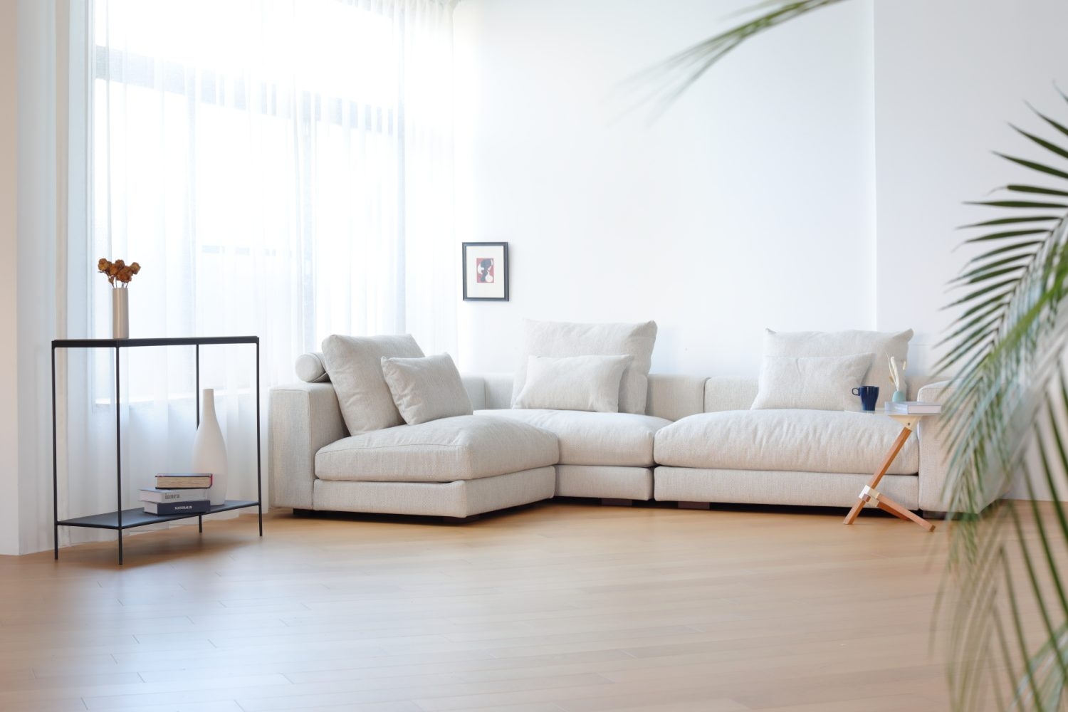 自然光差込むリビングシーン