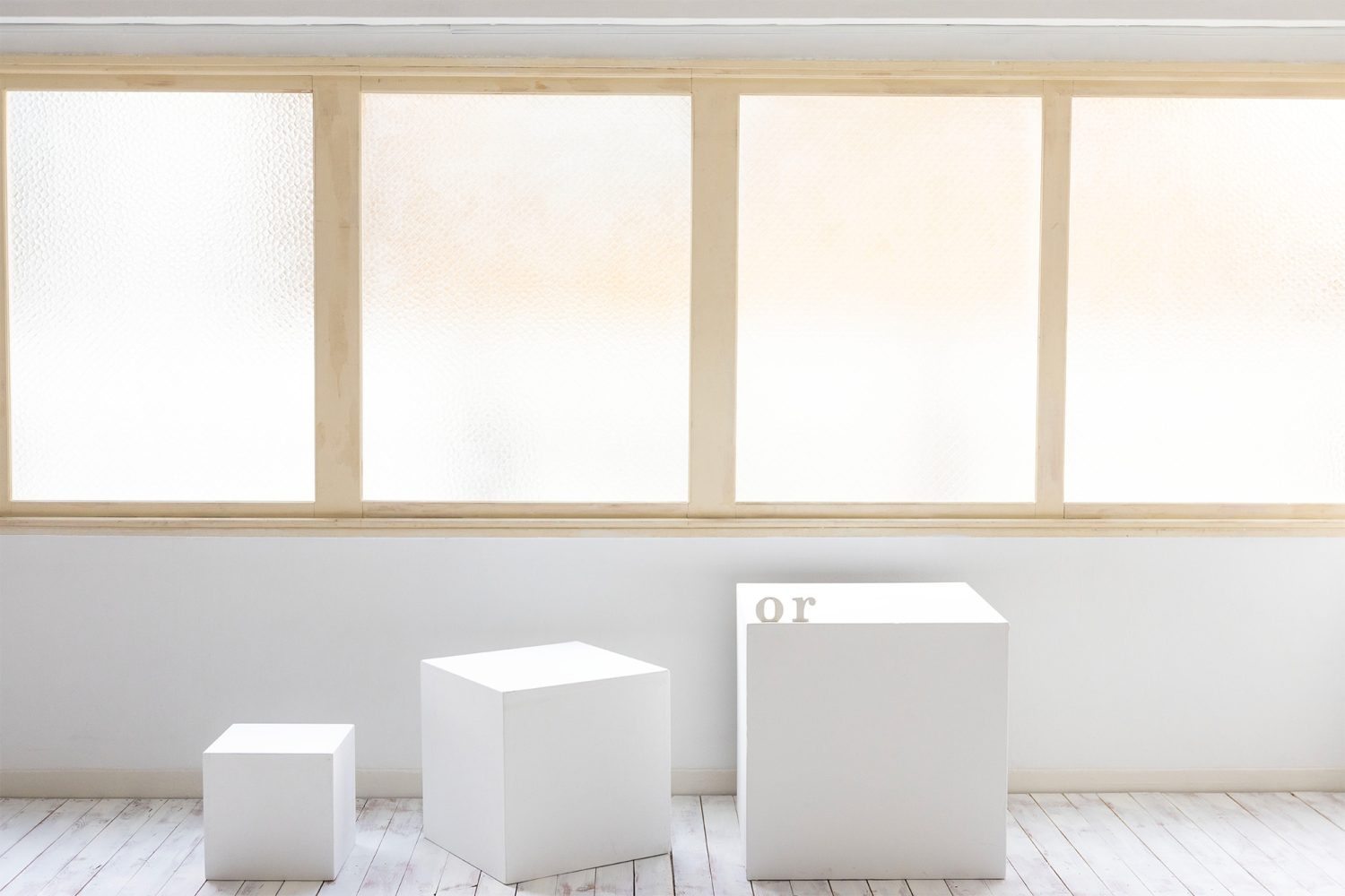 可動式フローリング床(明色)/ キューブも使用可能