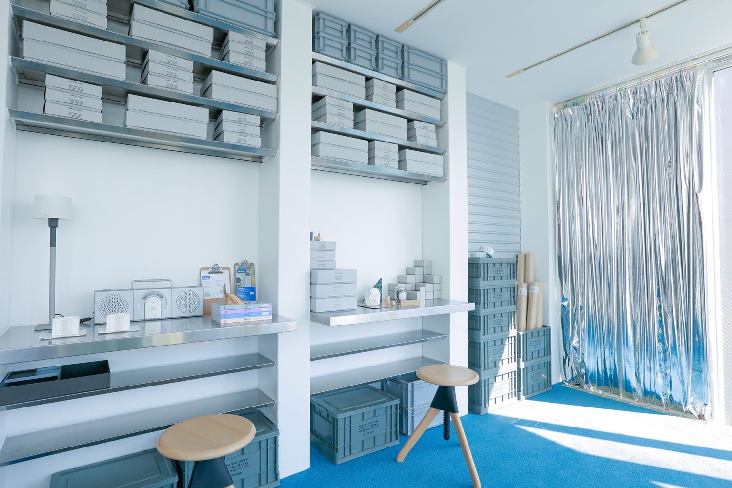 シルバーカーテン