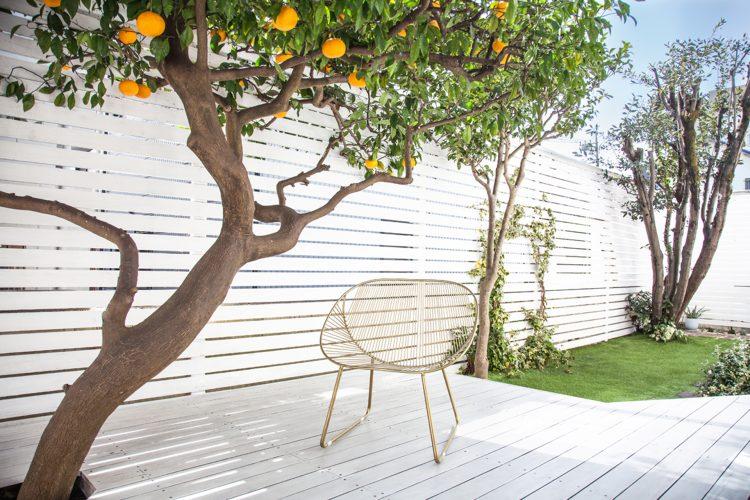 南側ガーデンのウッドデッキ