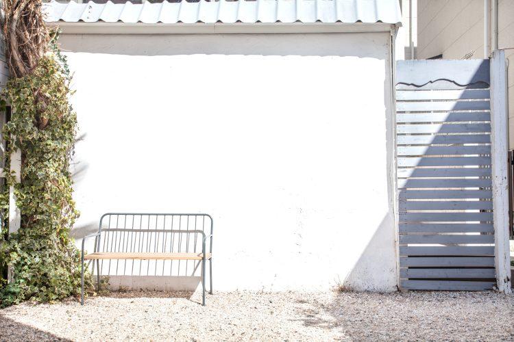 エントランスの漆喰壁