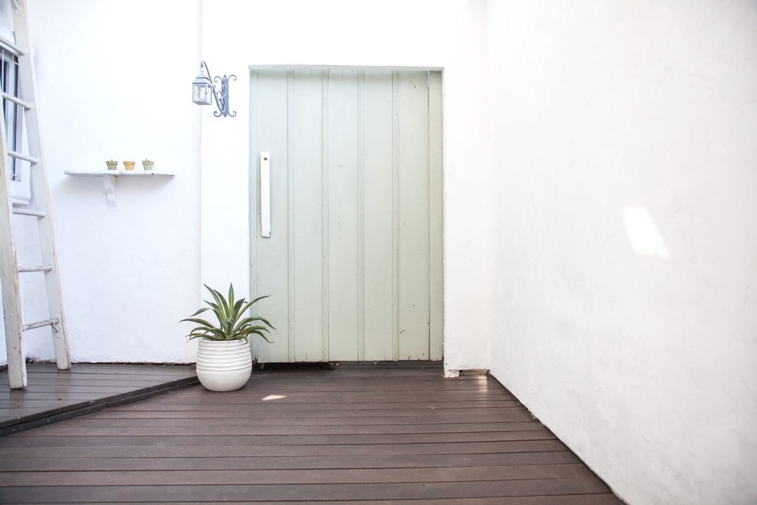 屋上エリア / 離れのアトリエにはウッドデッキ