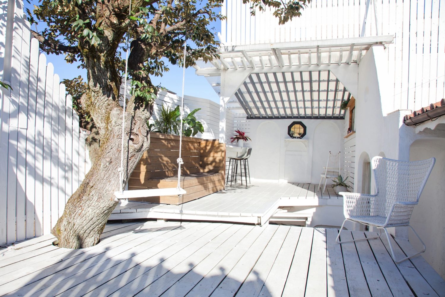 屋上エリア / ソフトな日射しの屋根付エリア