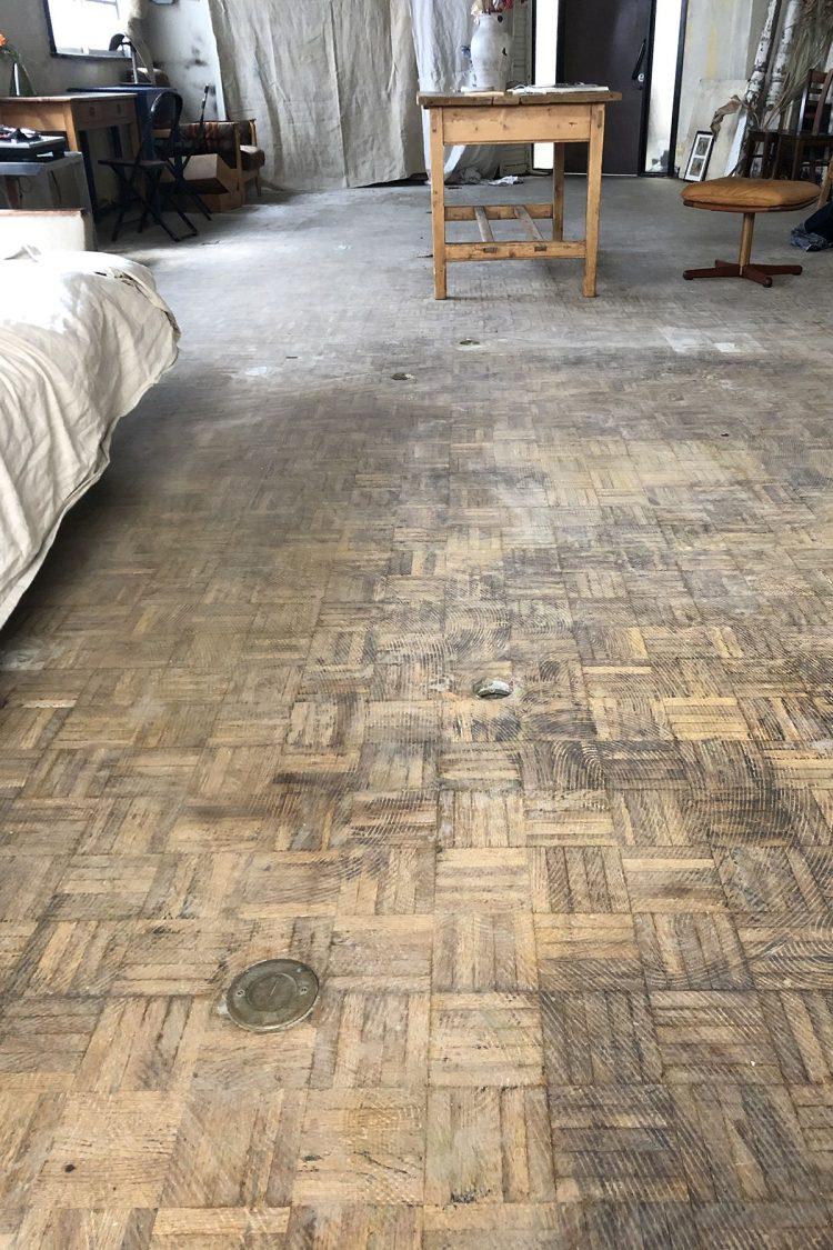 使い込まれたフローリング