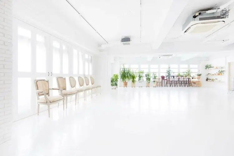 広く明るい自然光スタジオ