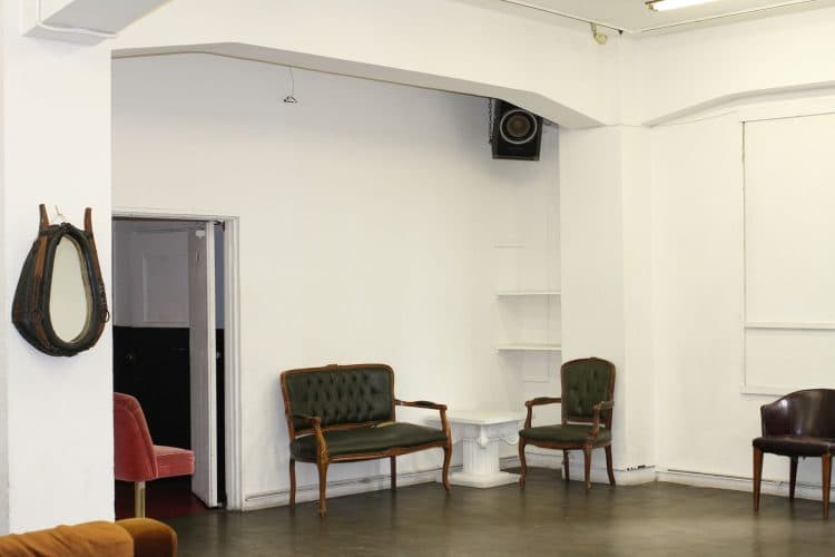 3F WHITE ROOM