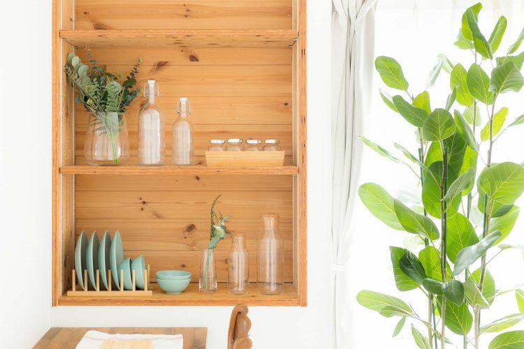 やわらかな雰囲気の木の棚