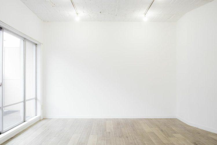 シンプルな白壁