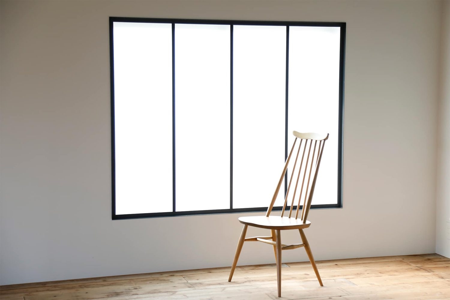 2F 北側すりガラス窓