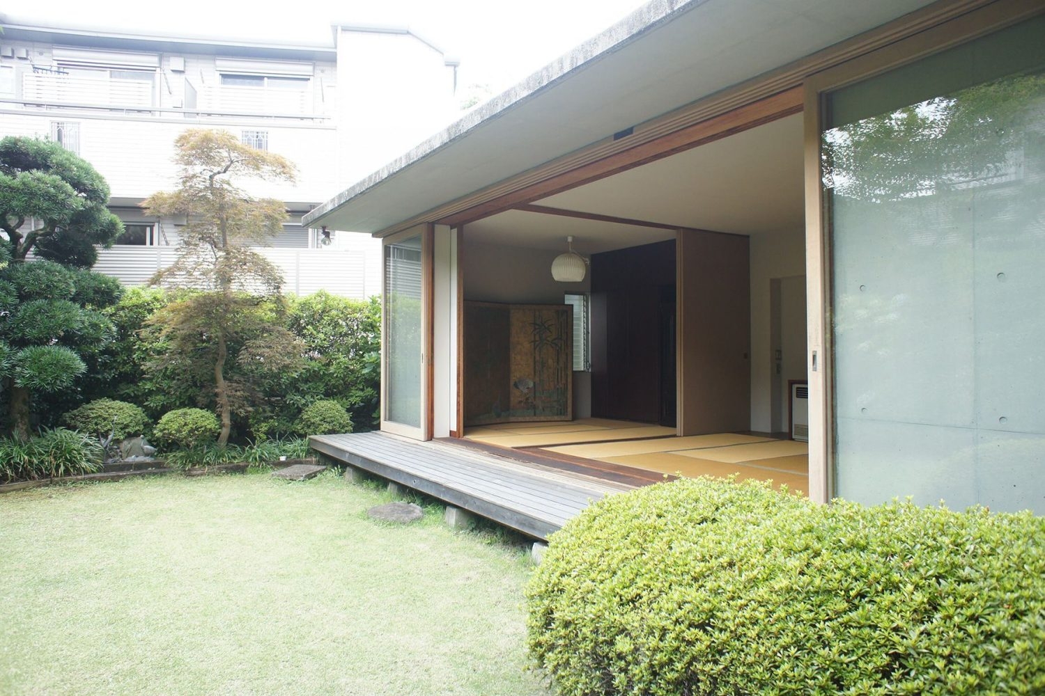 縁側のある和室