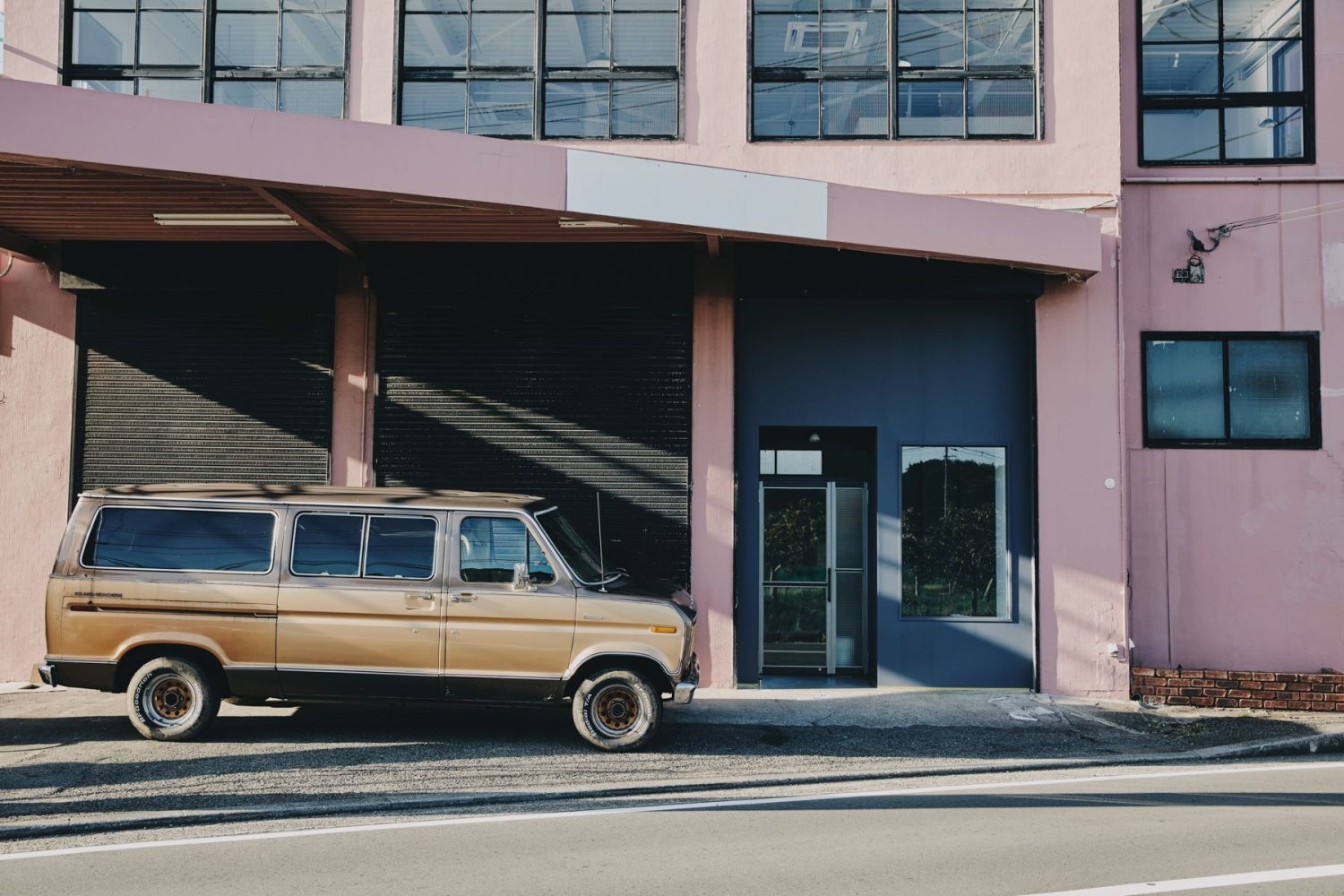 外観 ひさしまでも高い