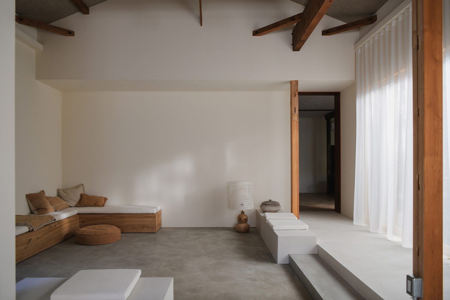 モルタル床の小さがり