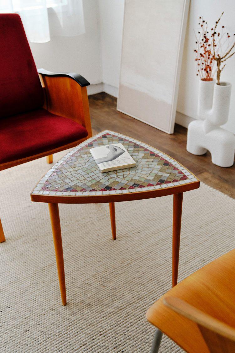 モザイクタイル天板のサイドテーブル