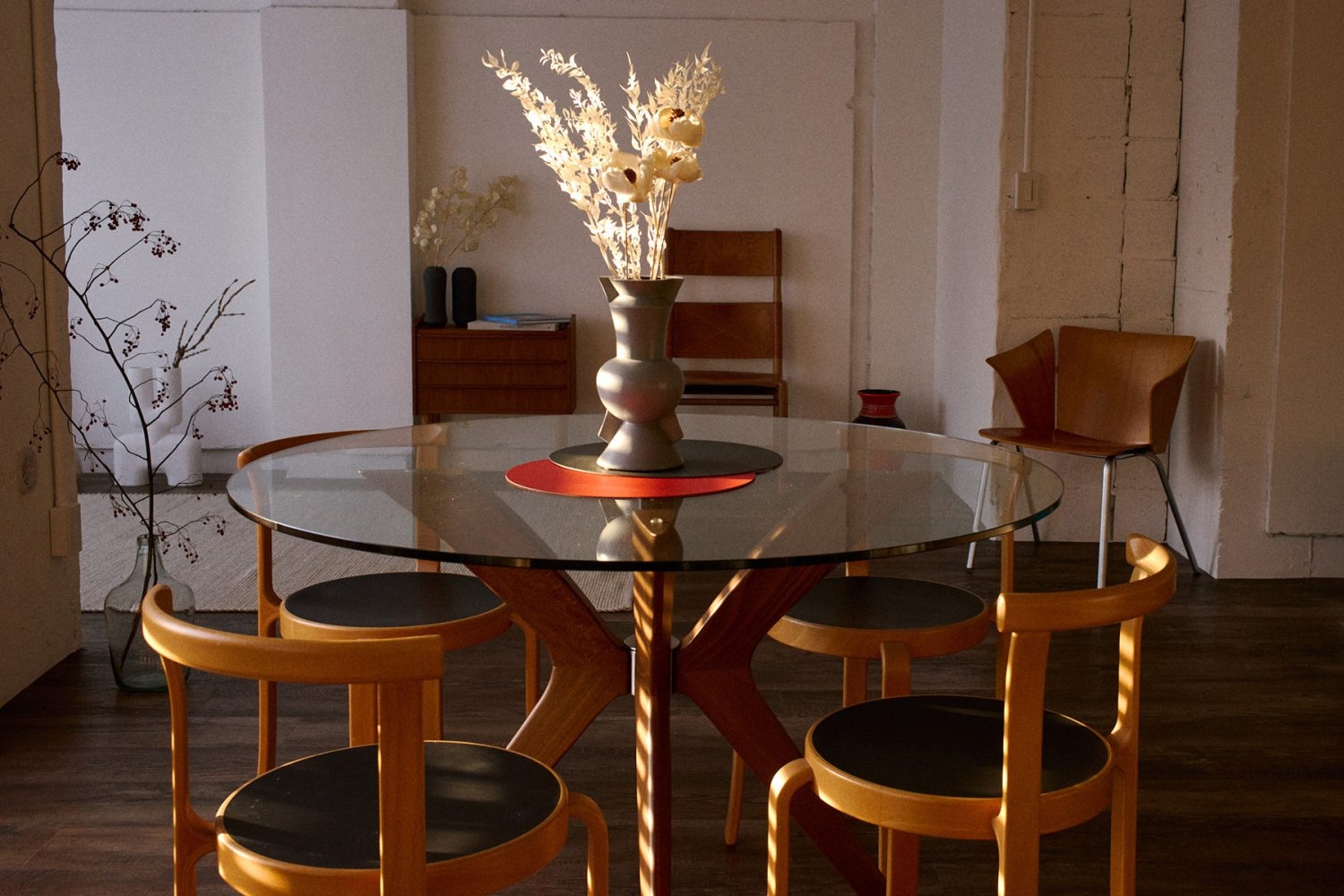 日中とは異なる表情のダイニングシーンを撮影可能