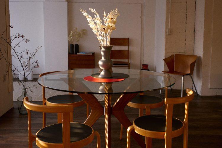 日中とは異なる表情のダイニングシーンを撮影可能